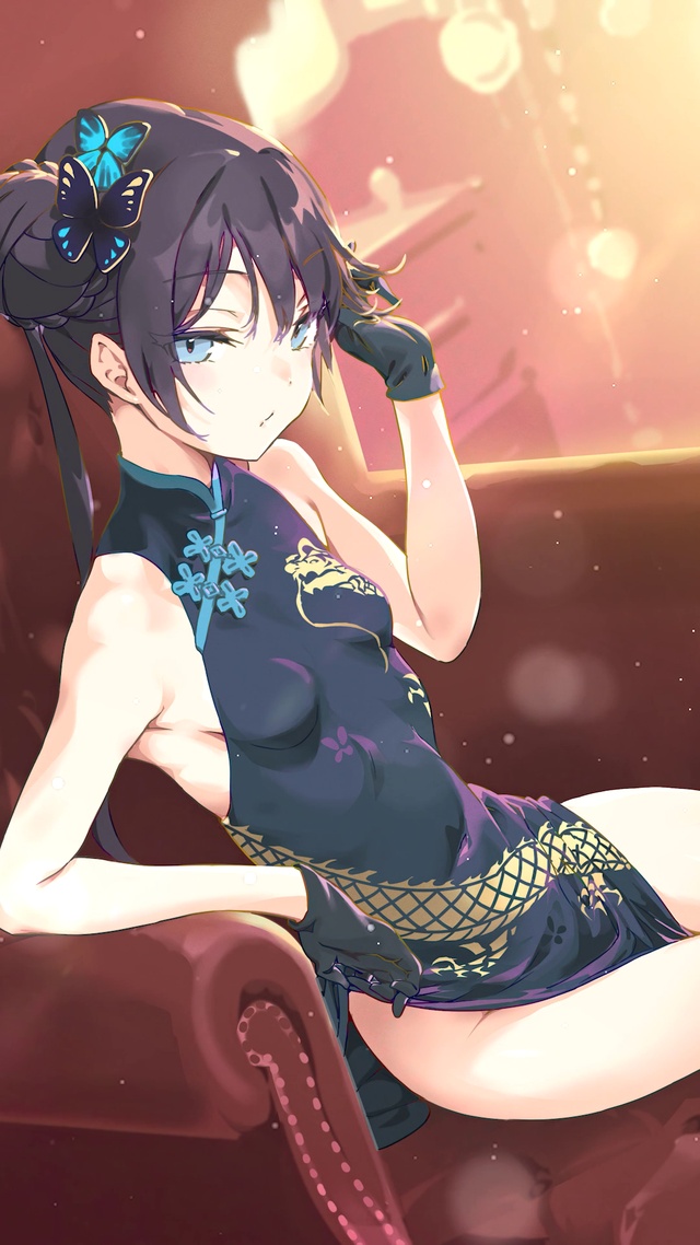 可爱华服女孩
