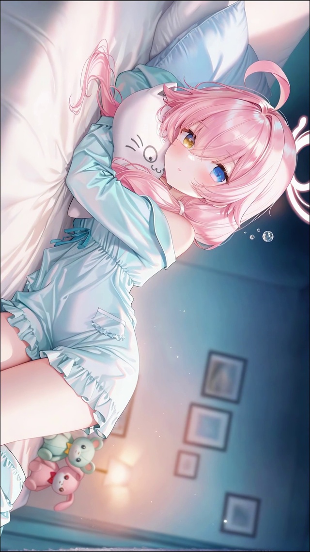 粉毛异瞳可爱萝莉