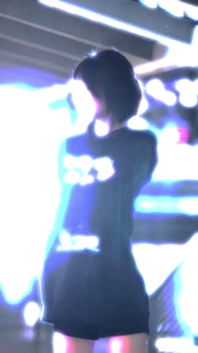 短发美少女
