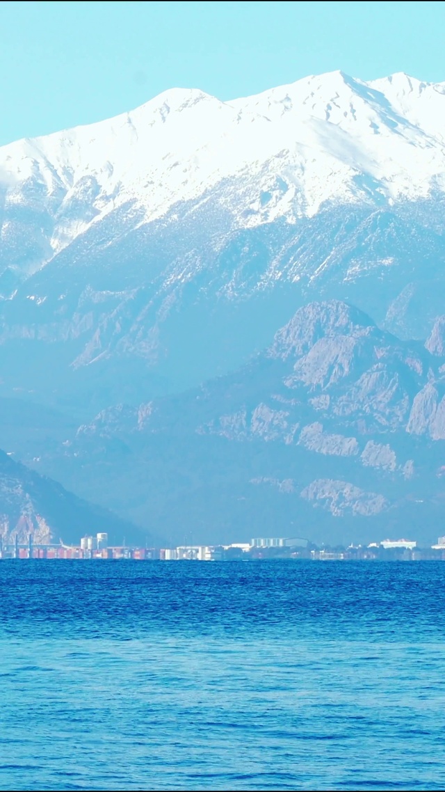 唯美雪山湖泊 4K