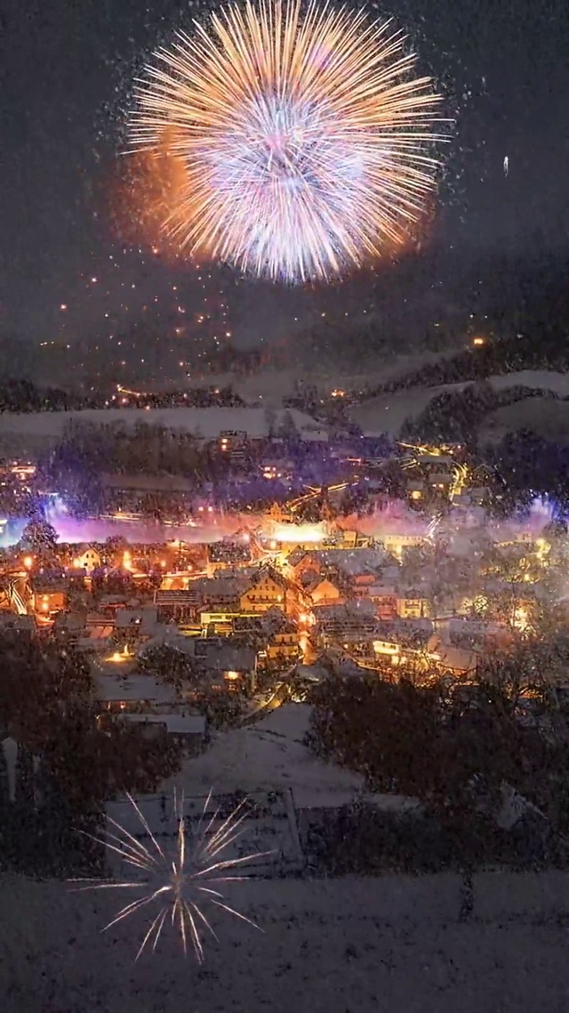 烟花炸掉2022所有不如意