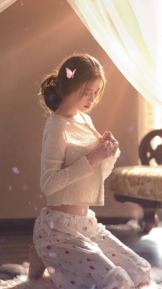 午后的美女小姐姐