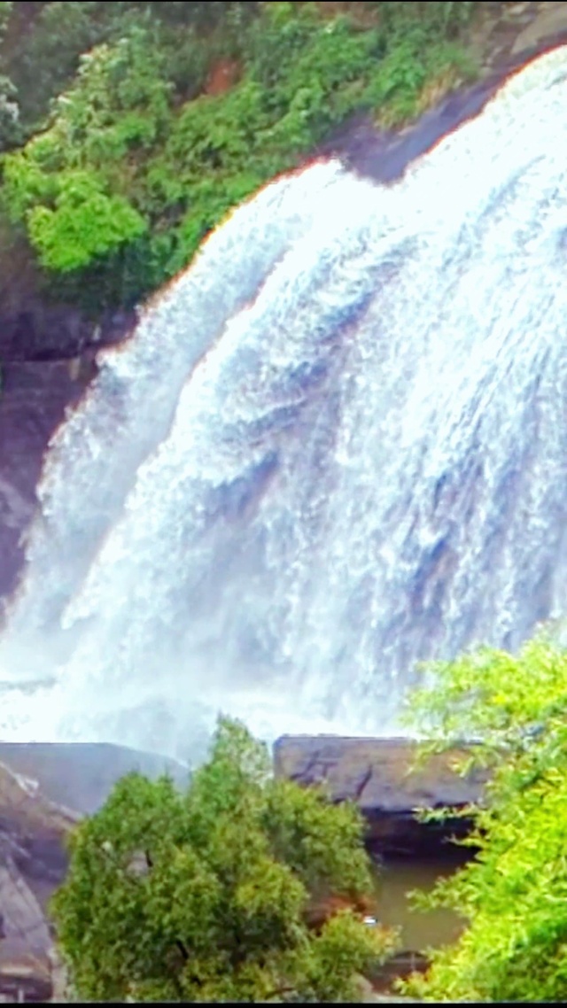 4K唯美山涧瀑布