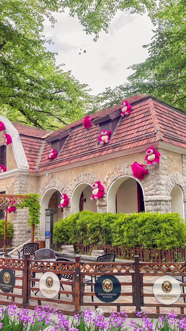 可爱草莓熊小屋