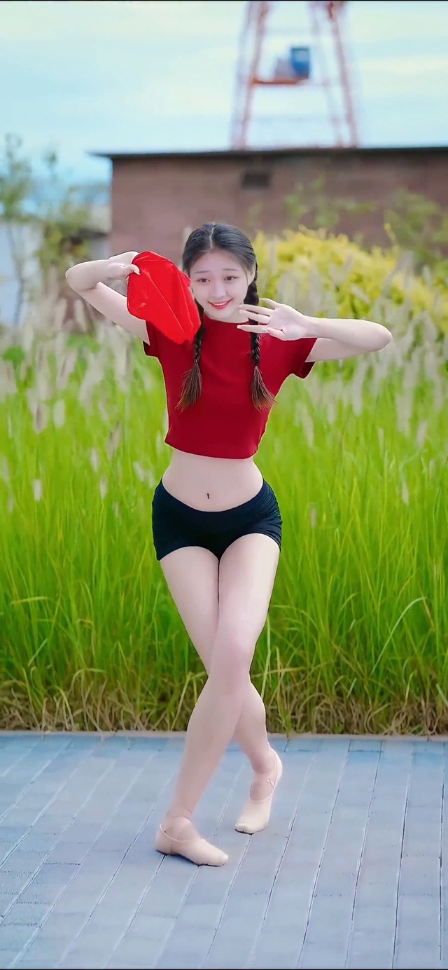 长腿美少女轻歌曼舞性感清纯.4K极清