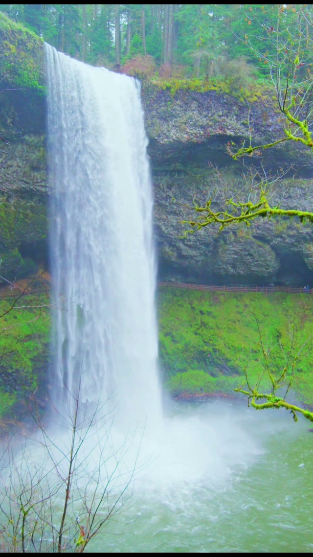 唯美高山瀑布 4K