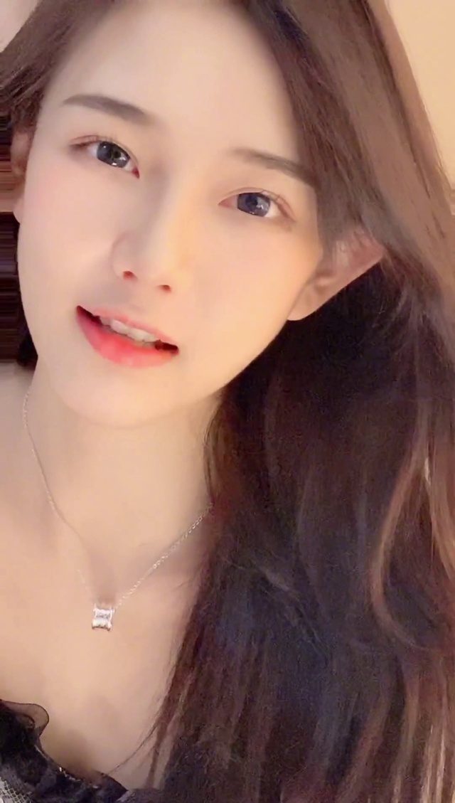 撒娇卖萌小可爱