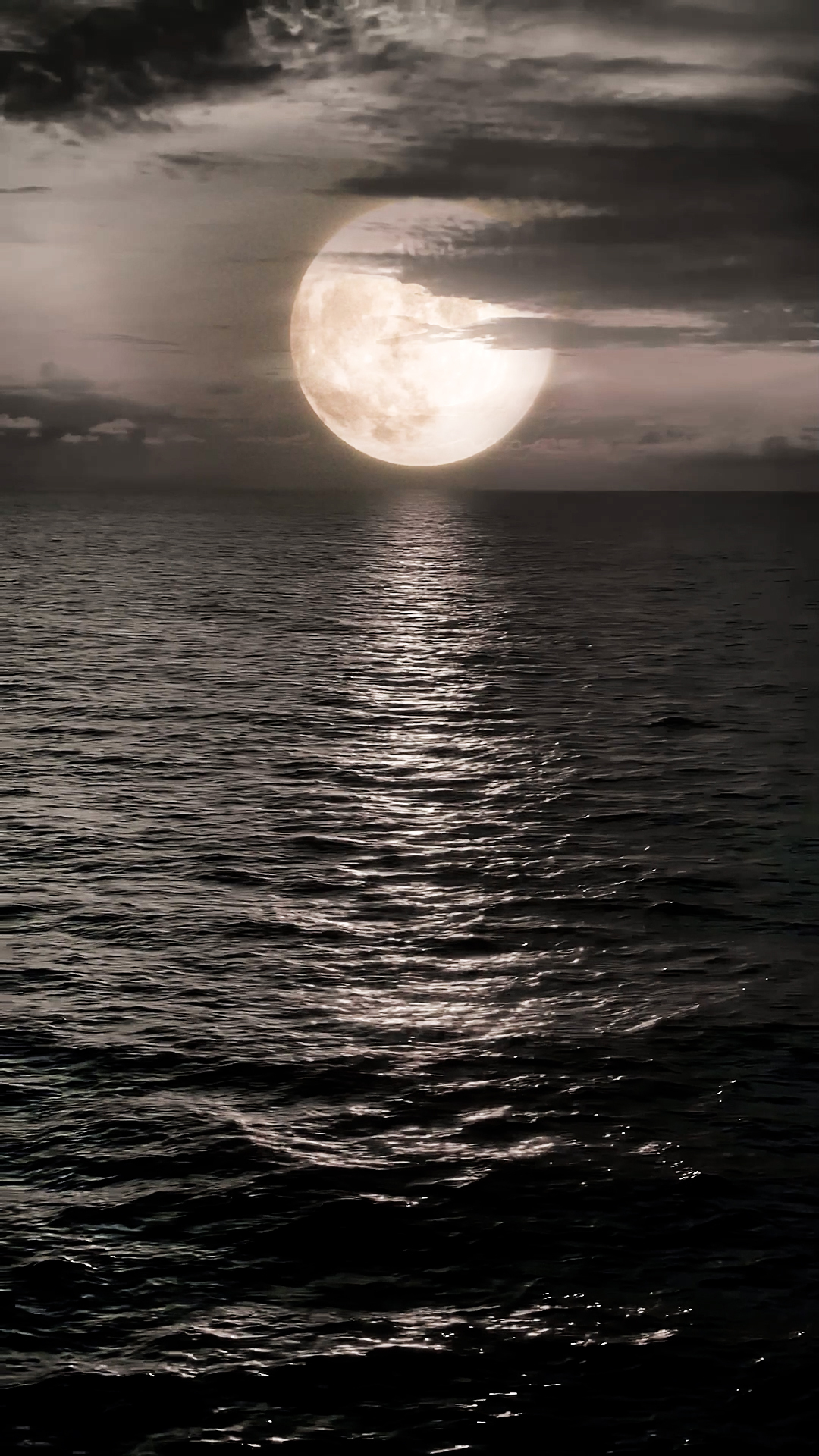 灰色系海上明月