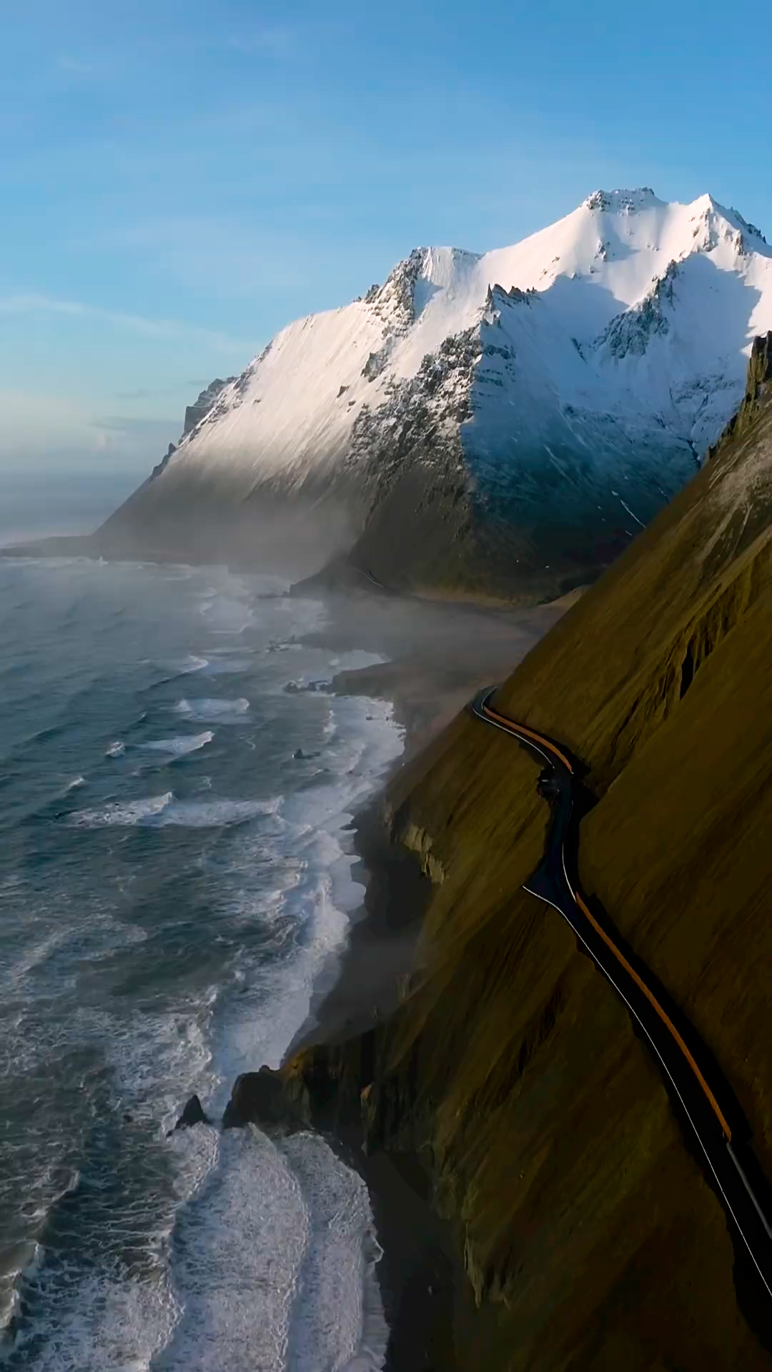 海雨雪山