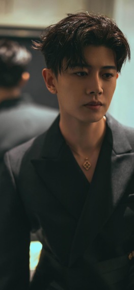 任嘉伦