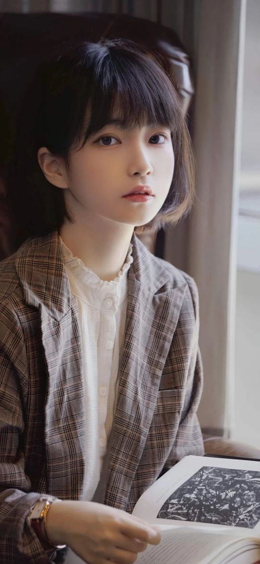 可爱短发少女