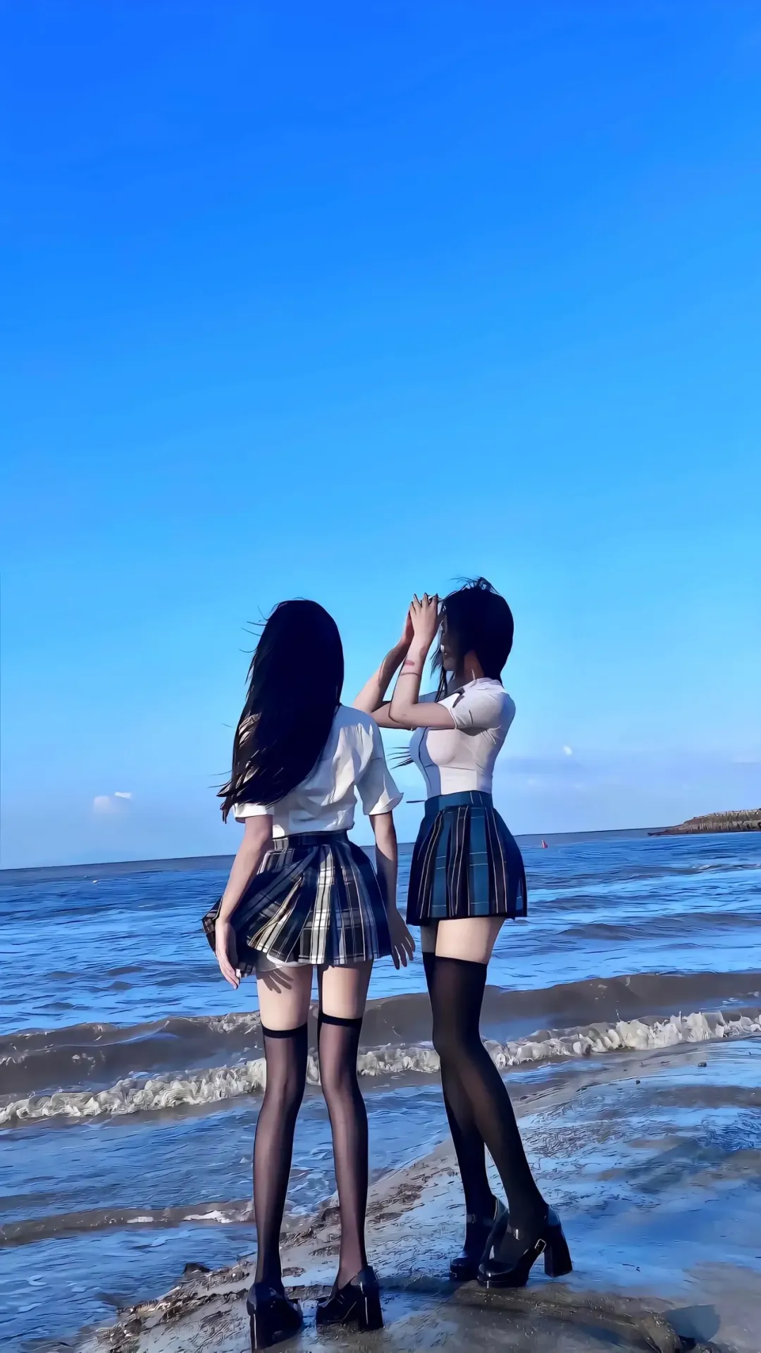 海邊的校花女神