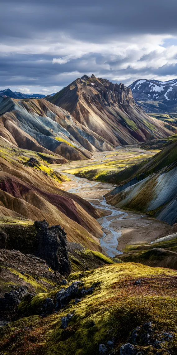 多彩山谷的自然奇观