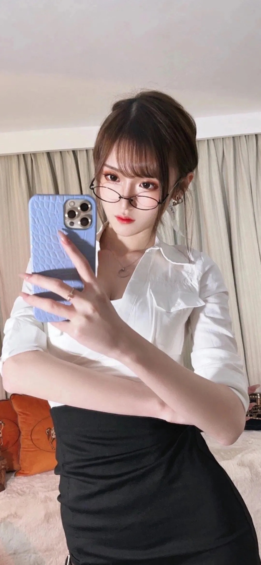 眼鏡美女高清手機壁紙