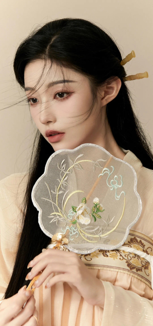 微信个人主页背景图片假装女朋友壁纸173