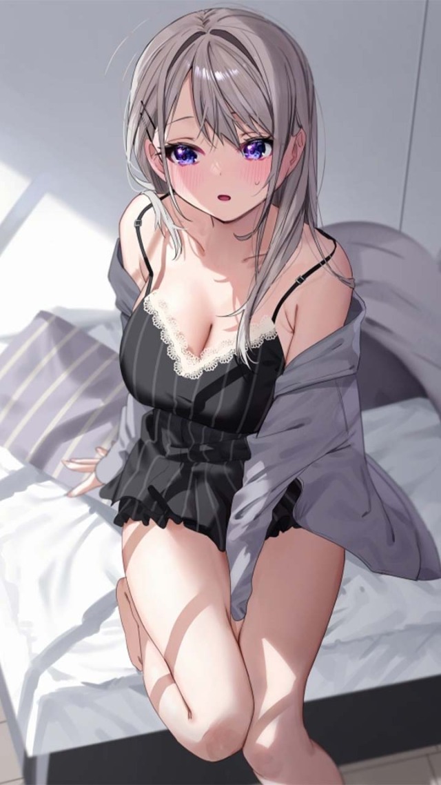 动漫-穿着睡衣的害羞美女