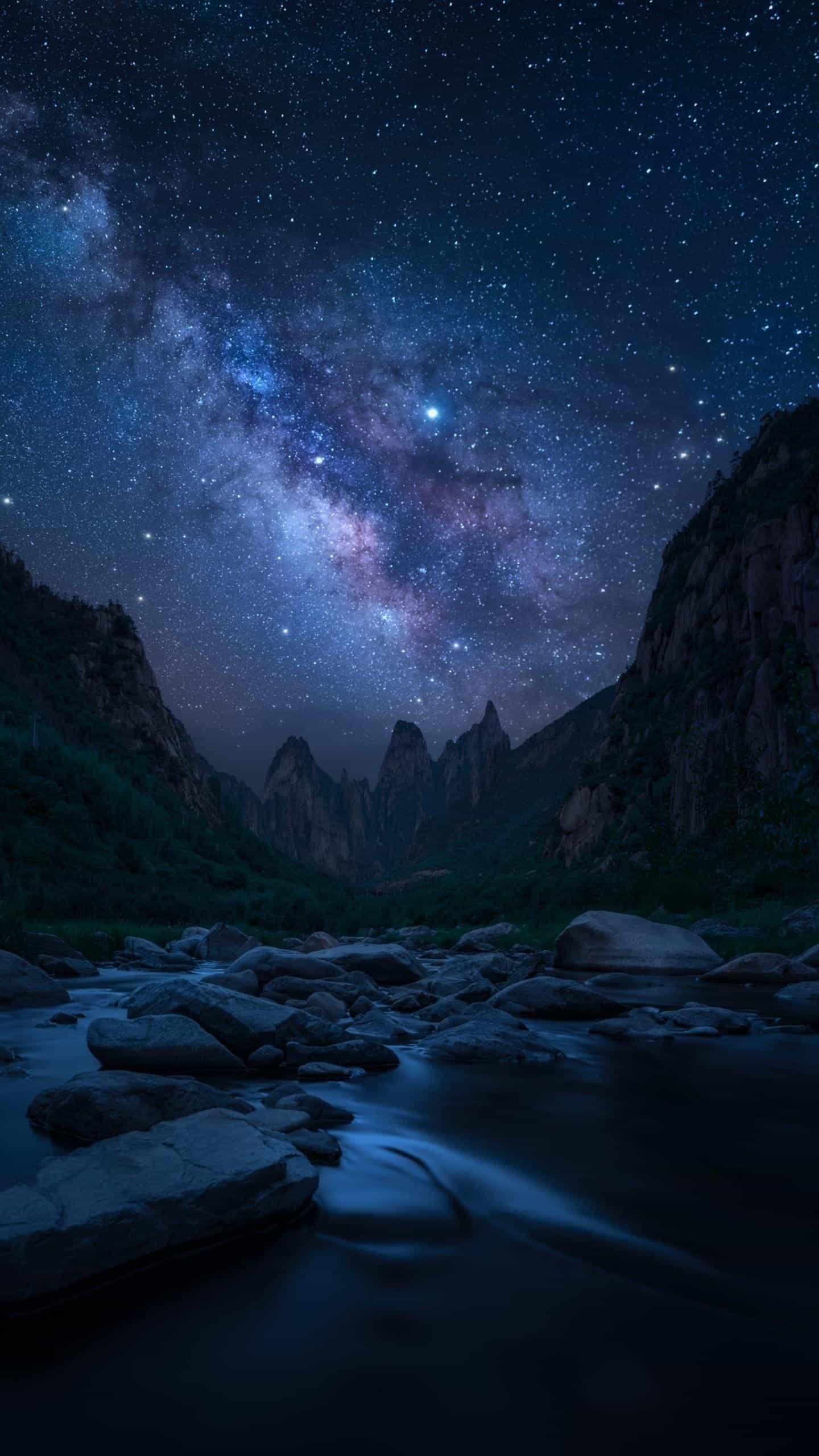 夜晚高山微信屏保壁紙