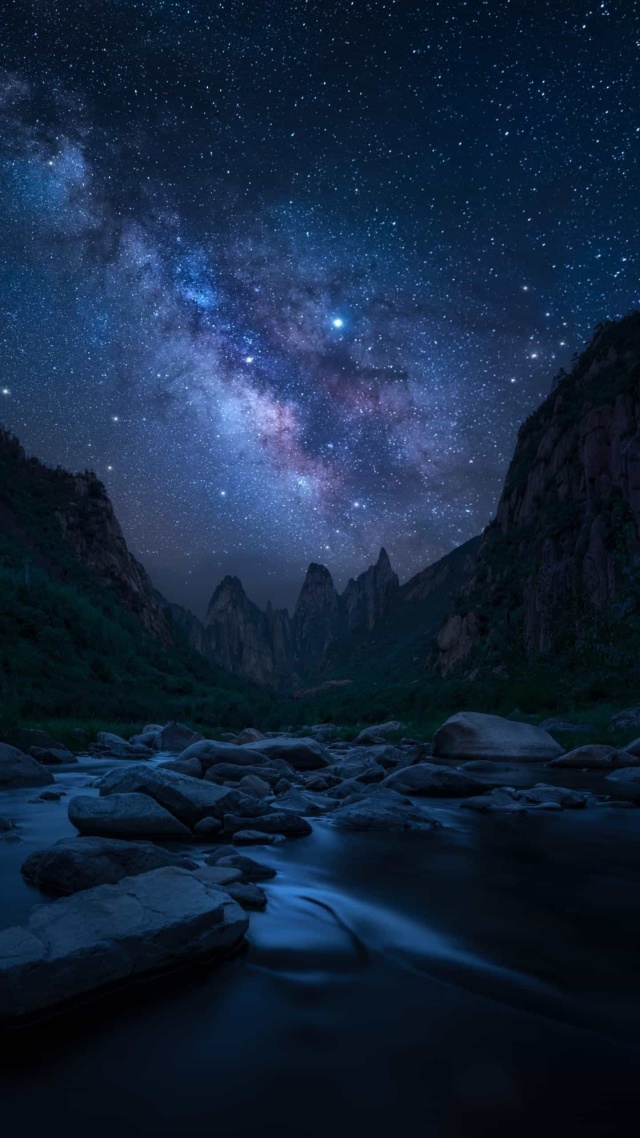 夜晚高山微信屏保壁纸