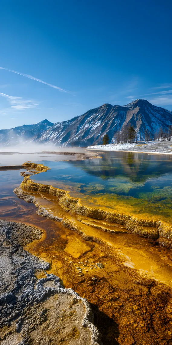 冬日温泉奇观，自然的绚丽画卷