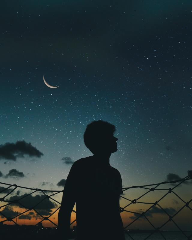 一個人背影