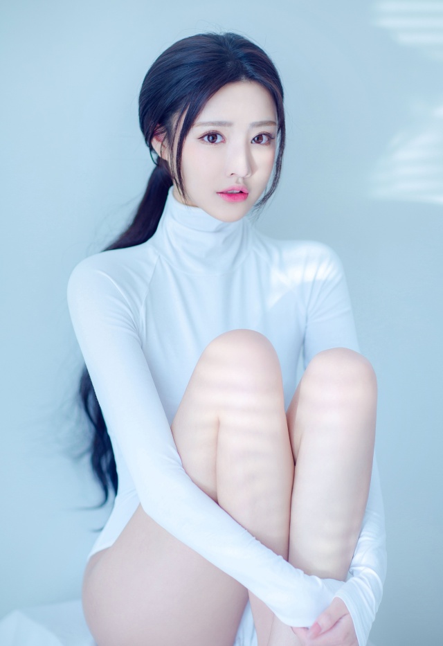 微信聊天背景乾淨白色小姐姐