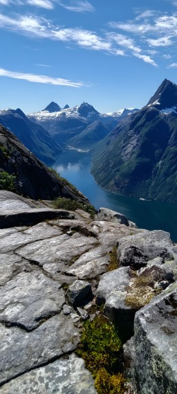 峡湾之上，与天地对望