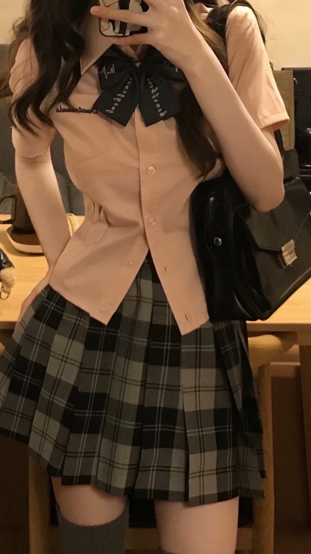 JK短裙美女