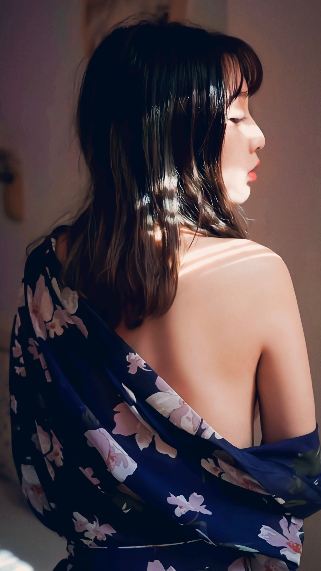 微信主頁背景背影，美女