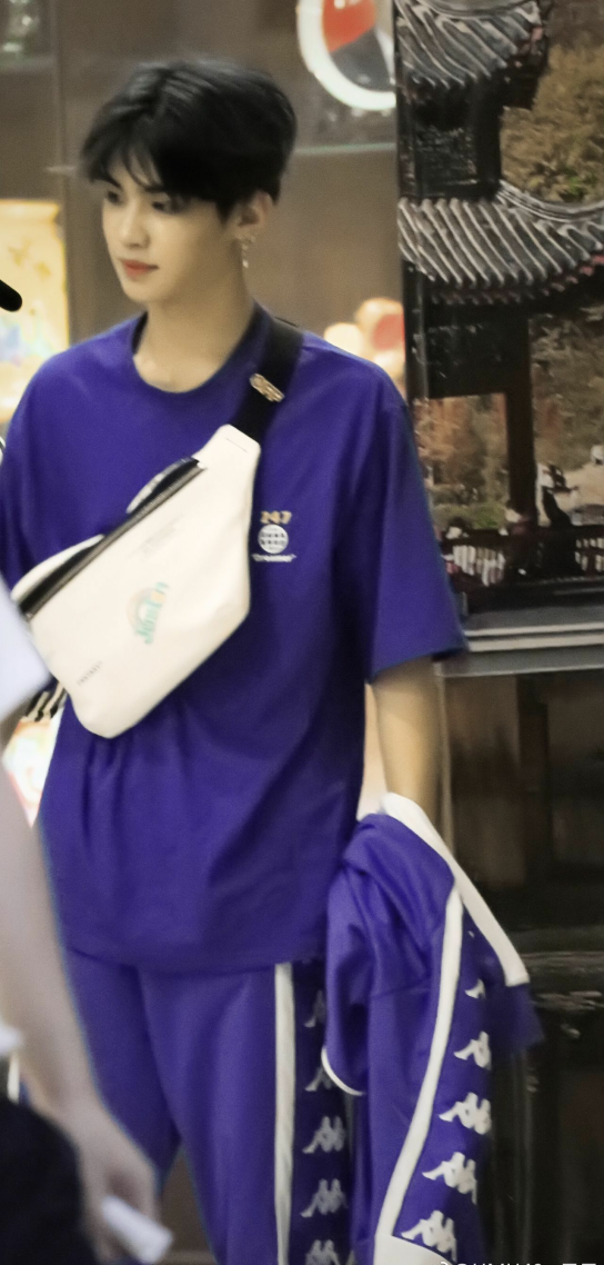 手機壁紙高清黃明昊