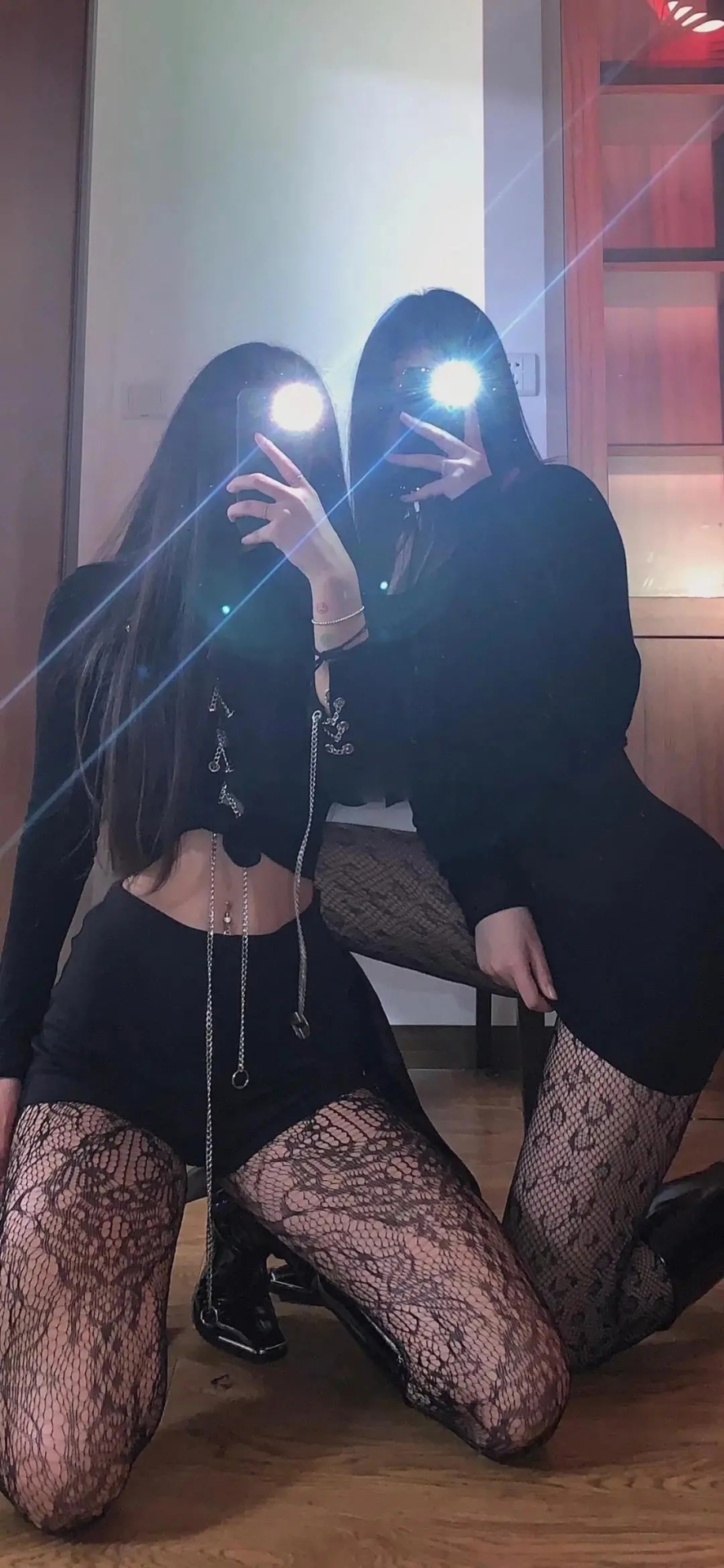 黑裝美女