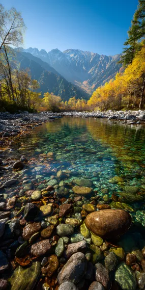 秋山映碧流，石影共天悠