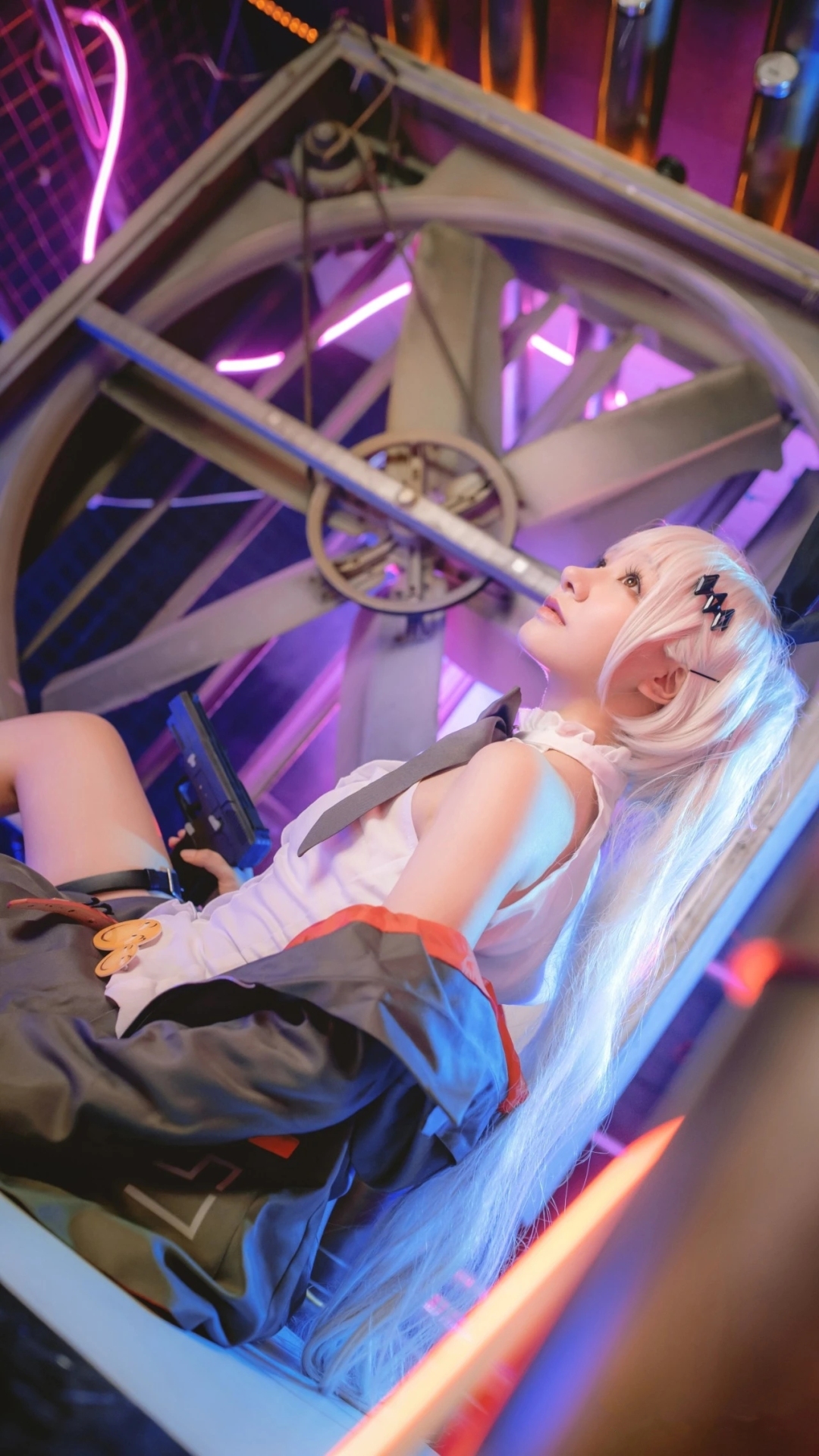 微信聊天背景圖片高清cos：少女前線銀髮及腰『小橘子』