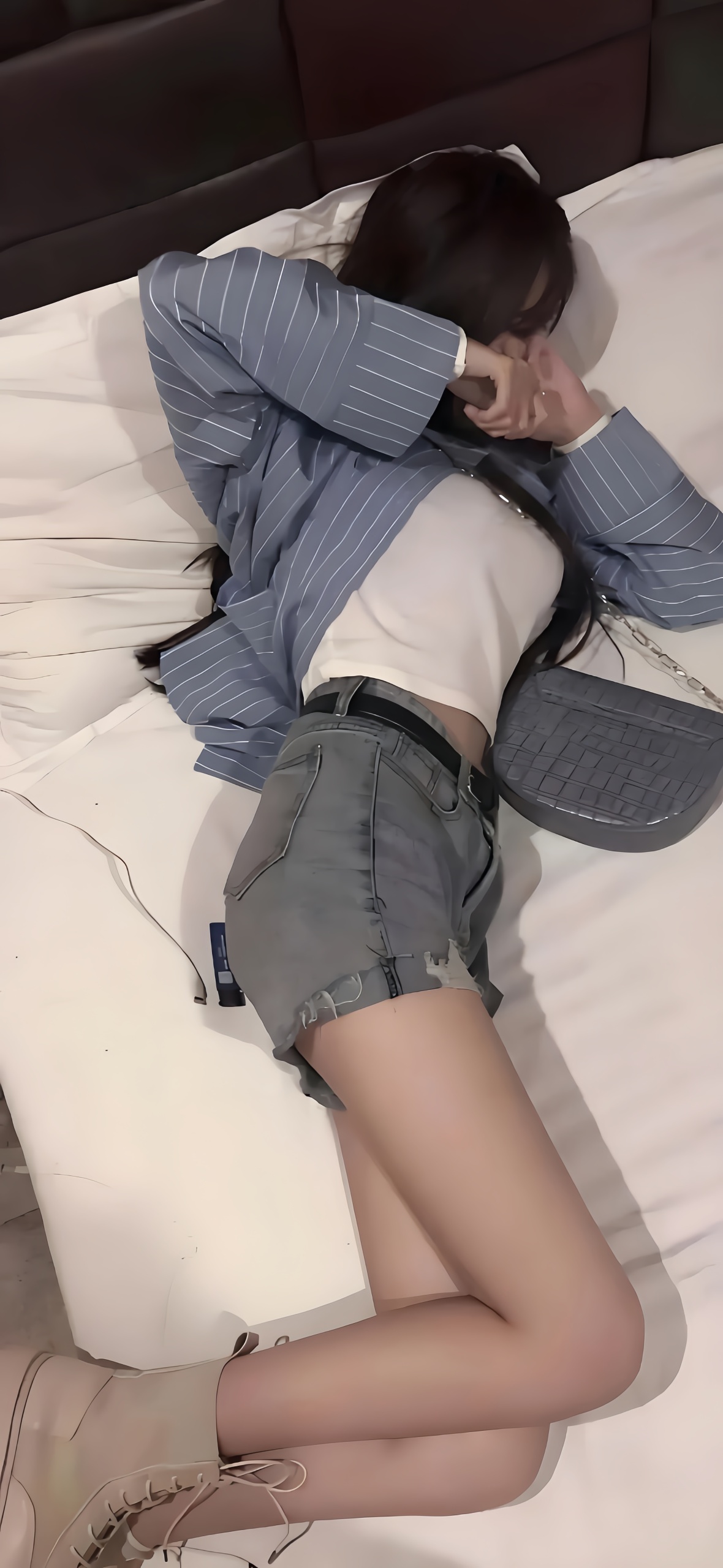 長腿短褲美女