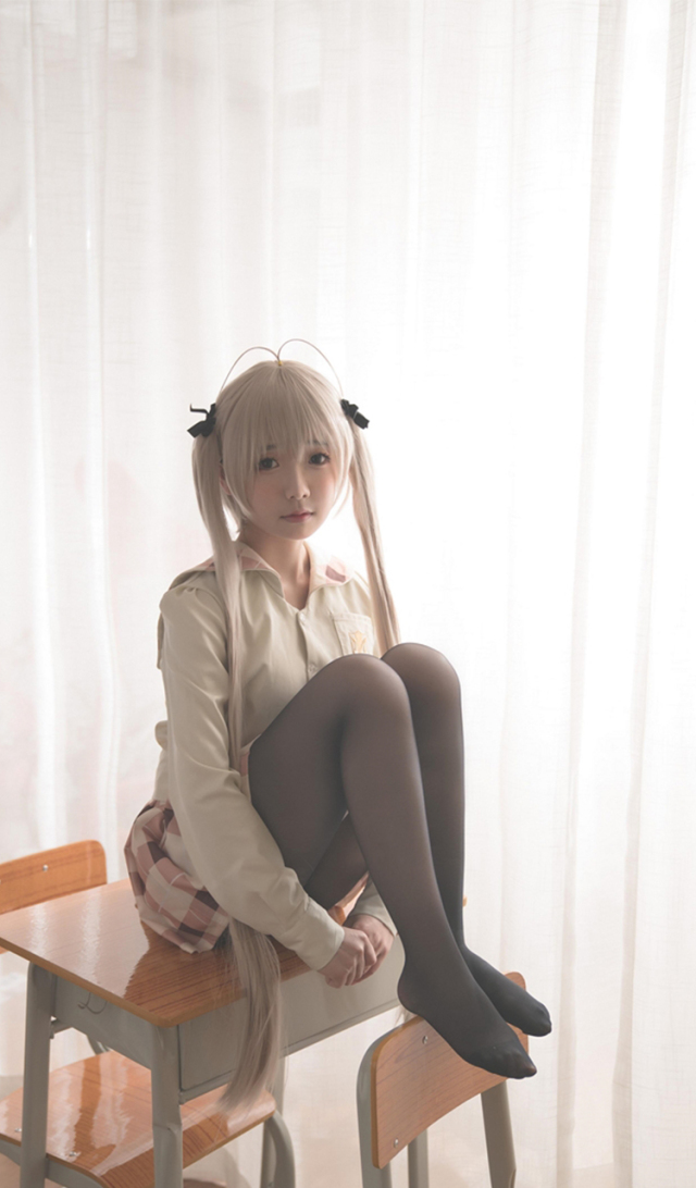 黑丝萝莉