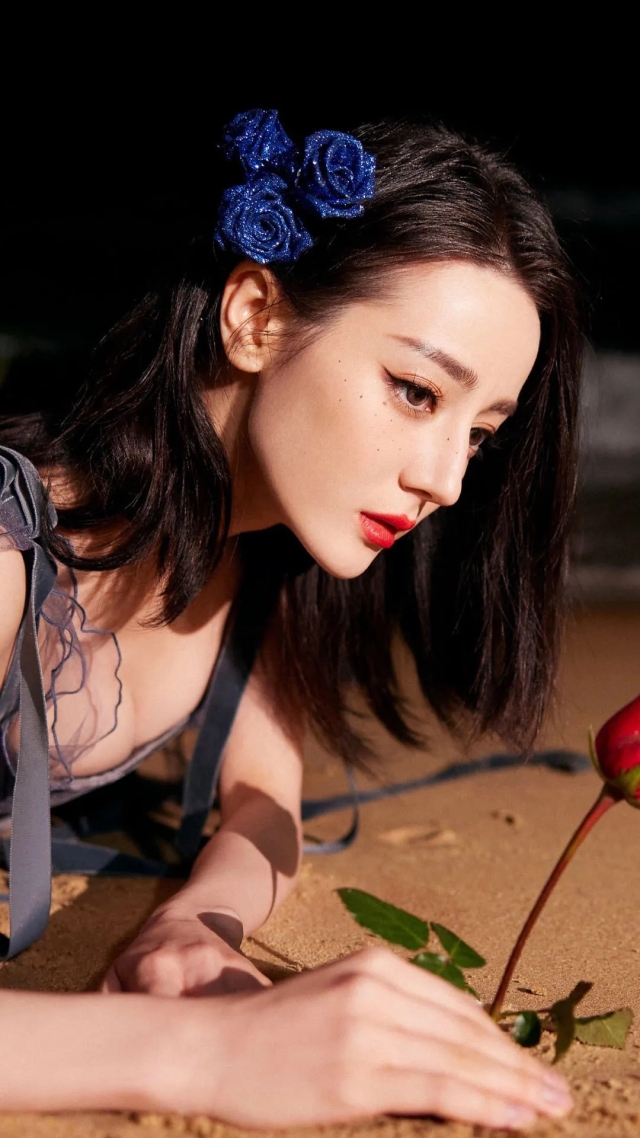 沙灘上的熱巴