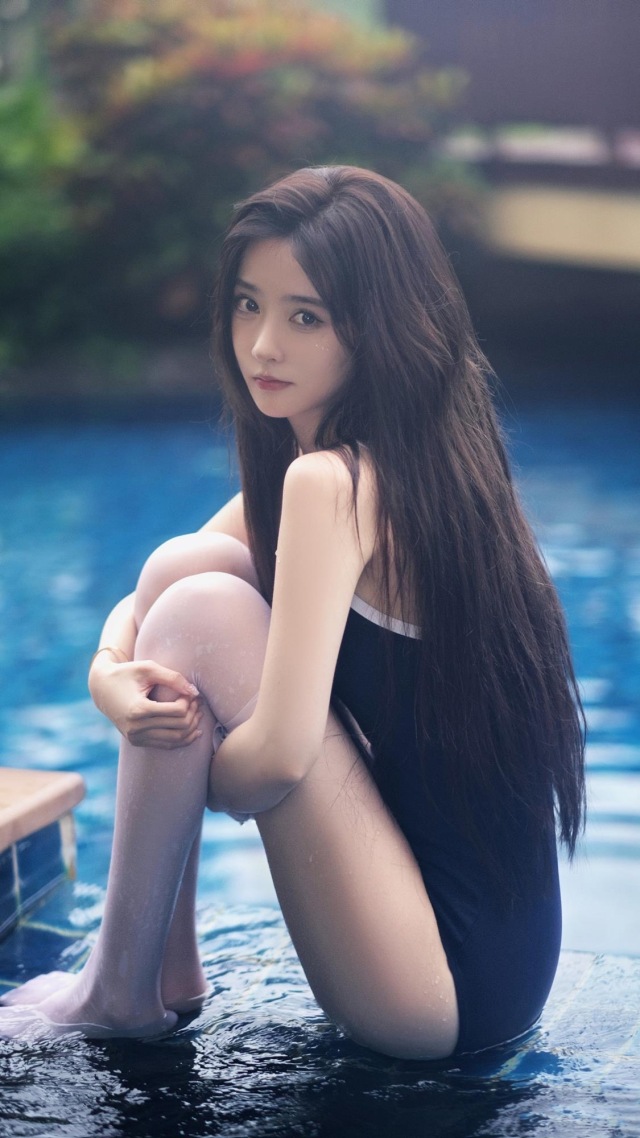 泳池美女