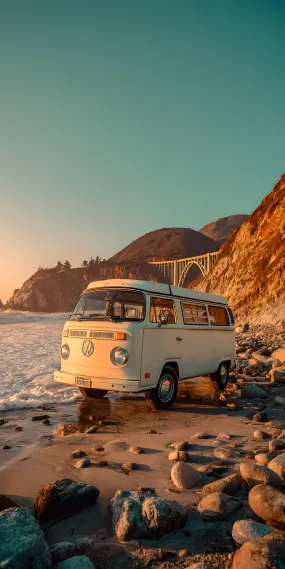 浪边的复古巴士