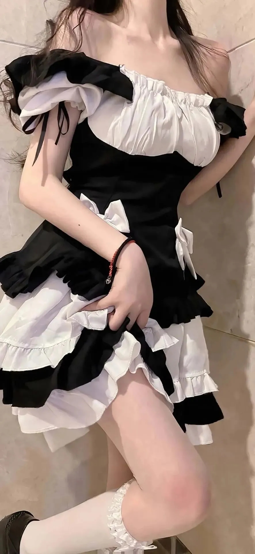 撩腿女僕