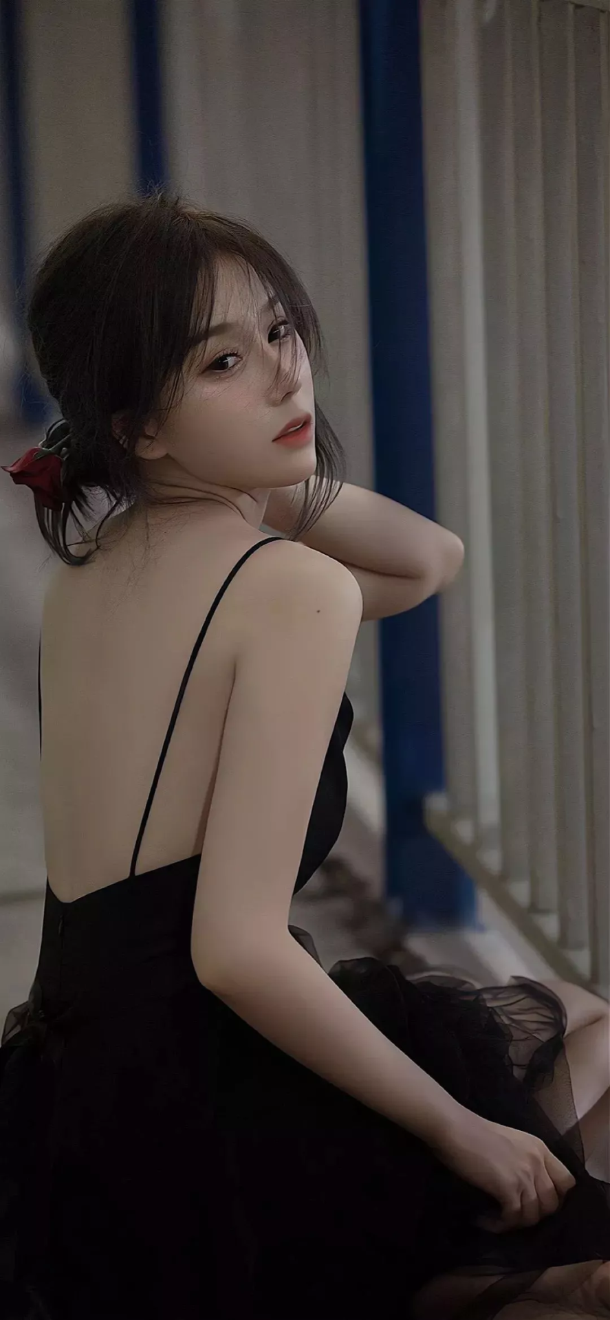 二次元微信背景圖弔帶的純欲風美女姐姐