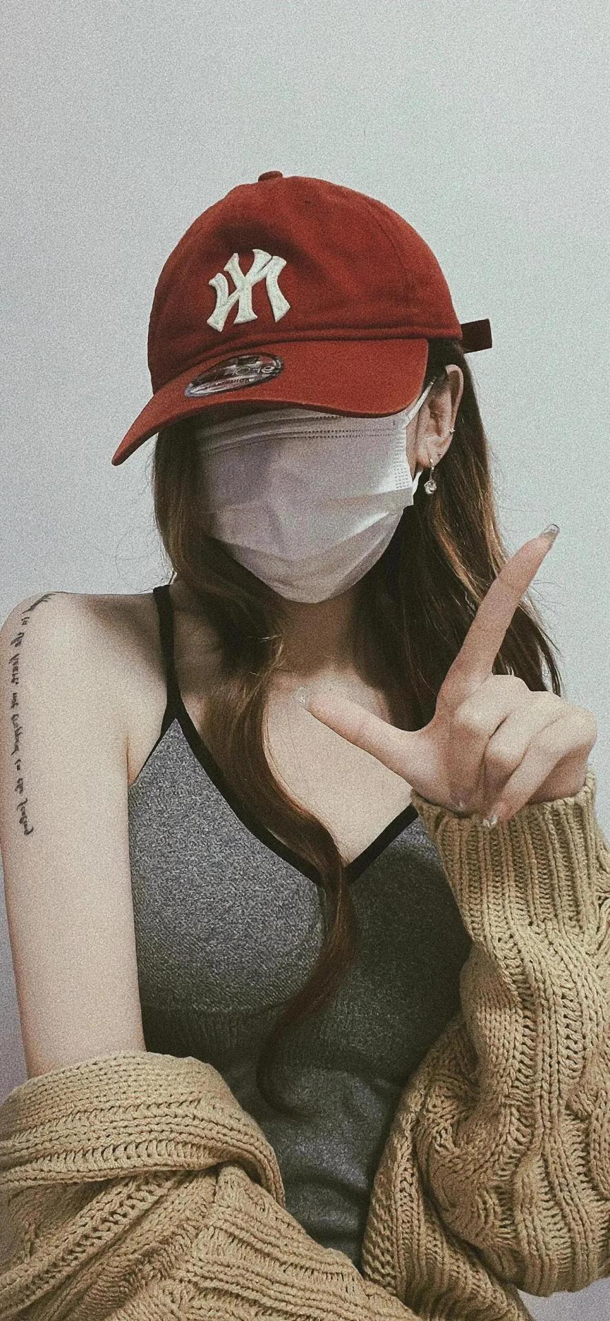 戴口罩的少女