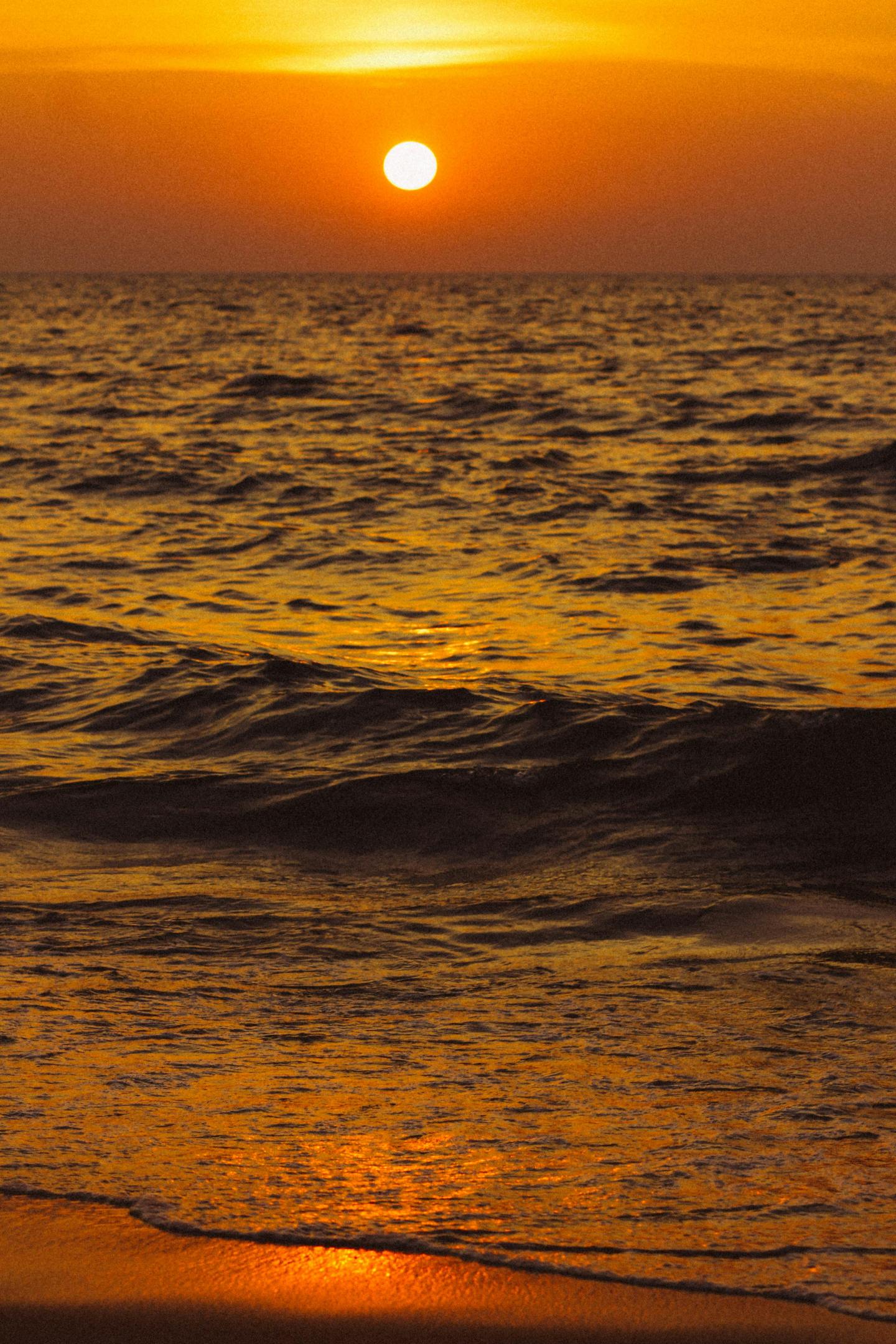 海浪唯美夕阳