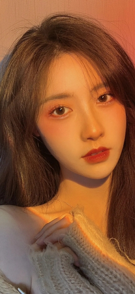 阳光下的美女
