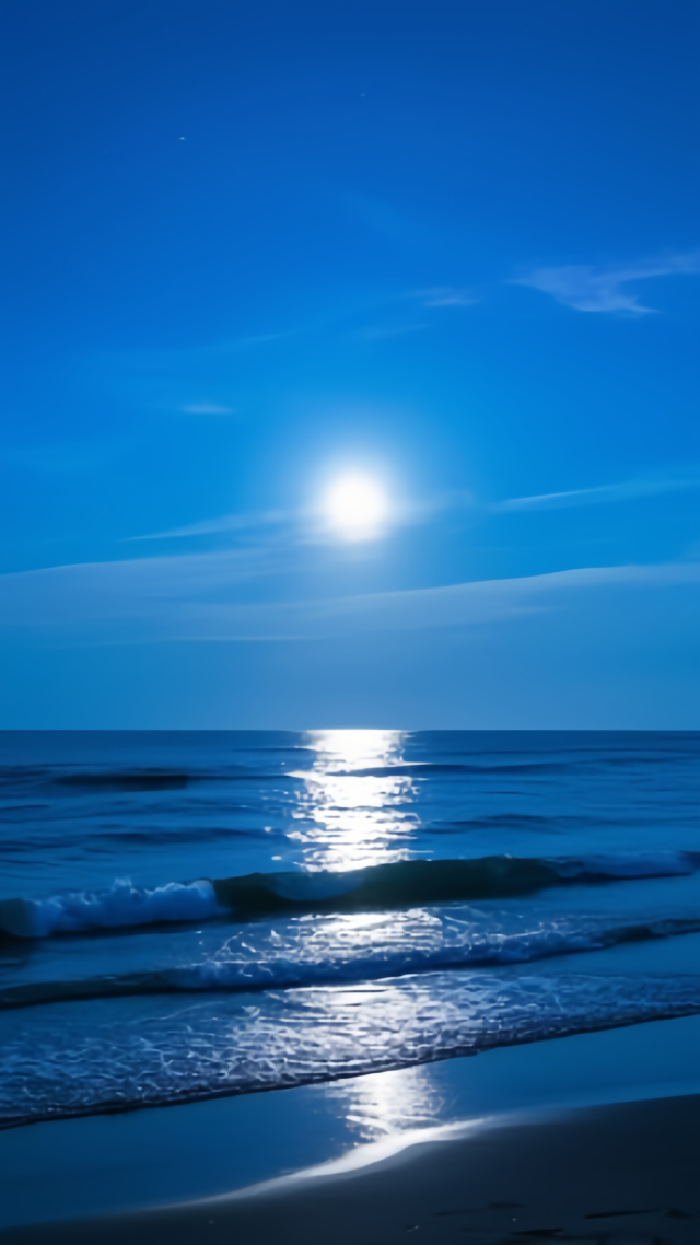 夜晚海边的月亮