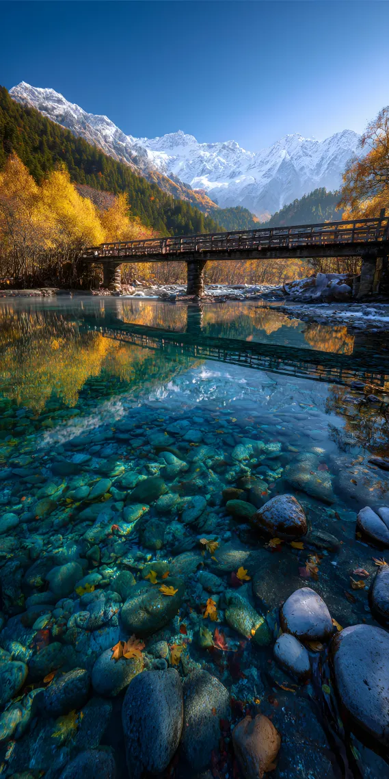 澄澈如琉璃，隆珠措的秋桥与雪山倒影