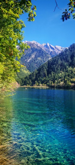 高原湖色
