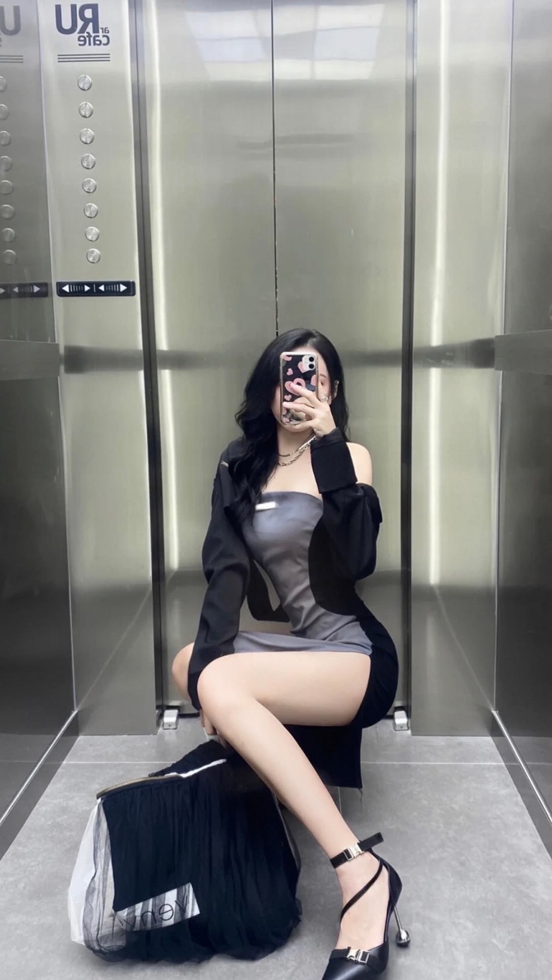 电梯里也可以这么美