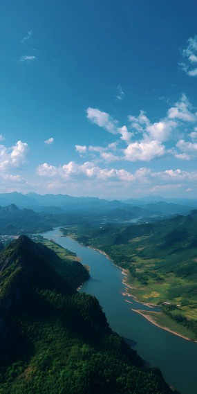 江流如带 ，山川壮阔