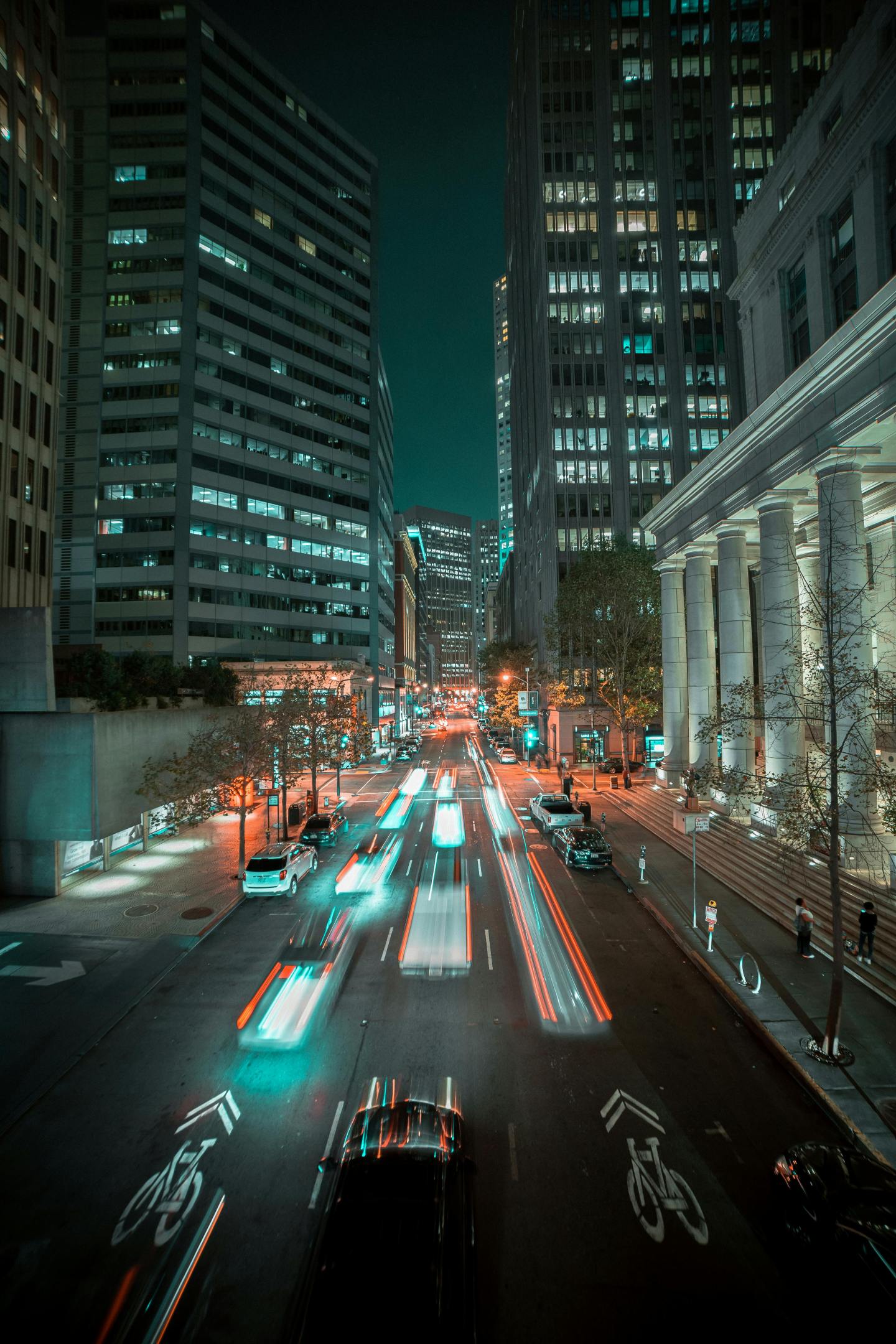 城市灯光耀眼夜景