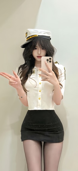 管乐找衣服扒拉出张小婉的裤子