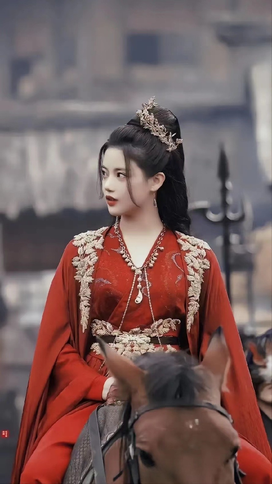 翩然